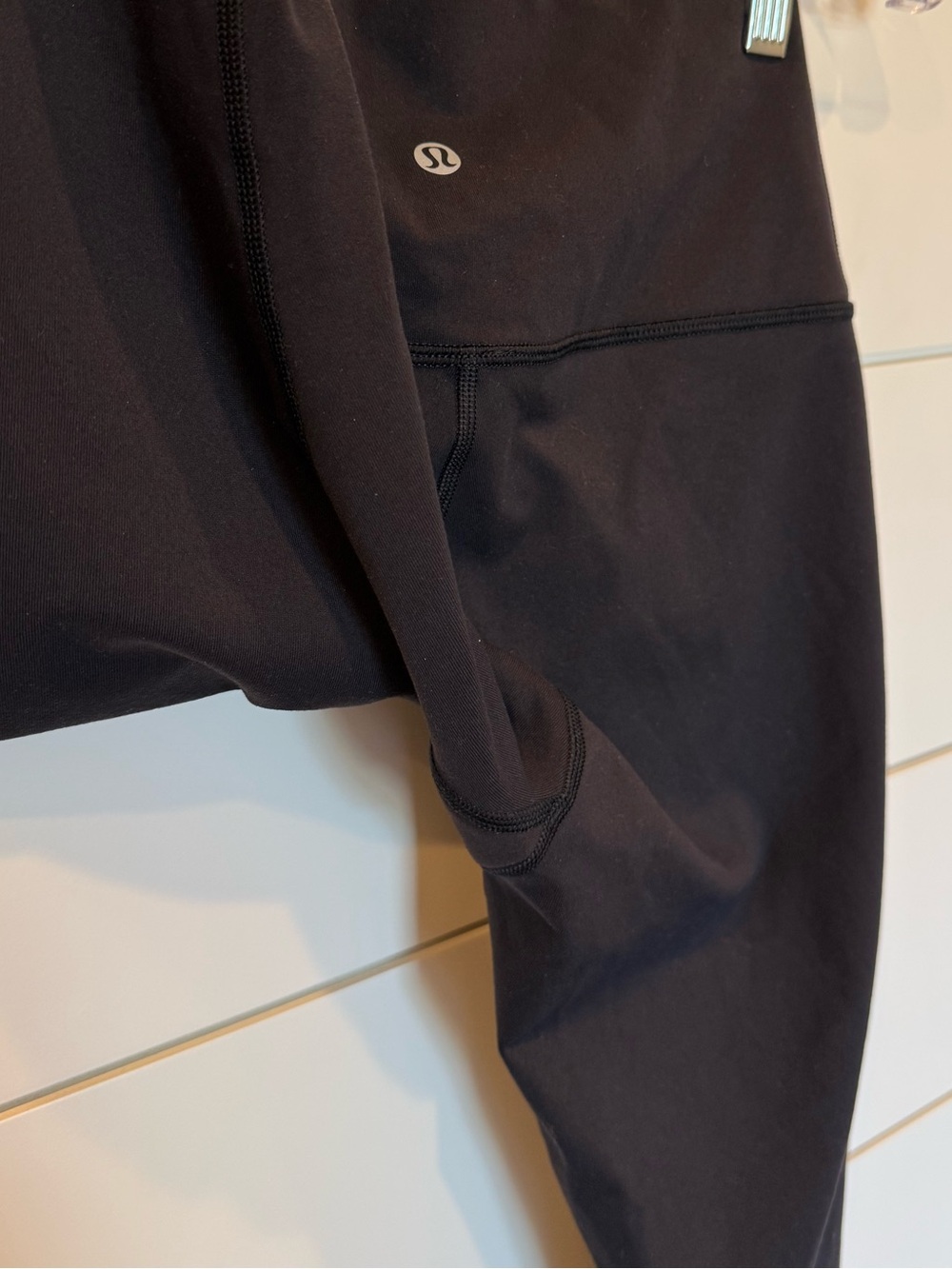 Lululemon Black Wunder Under Crop (Hi-Rise) *Full-On Luon 21" Leggings - Picture 7 of 8